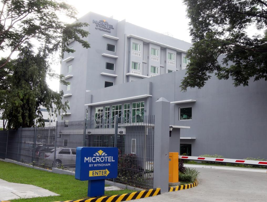 Microtel by Wyndham UP Technohub Manila Exterior foto